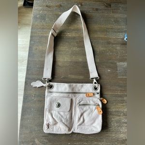 Roots cross body